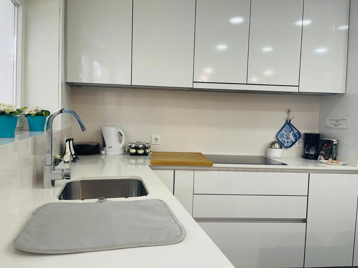 Central Tiled Apartment Aveiro Buitenkant foto