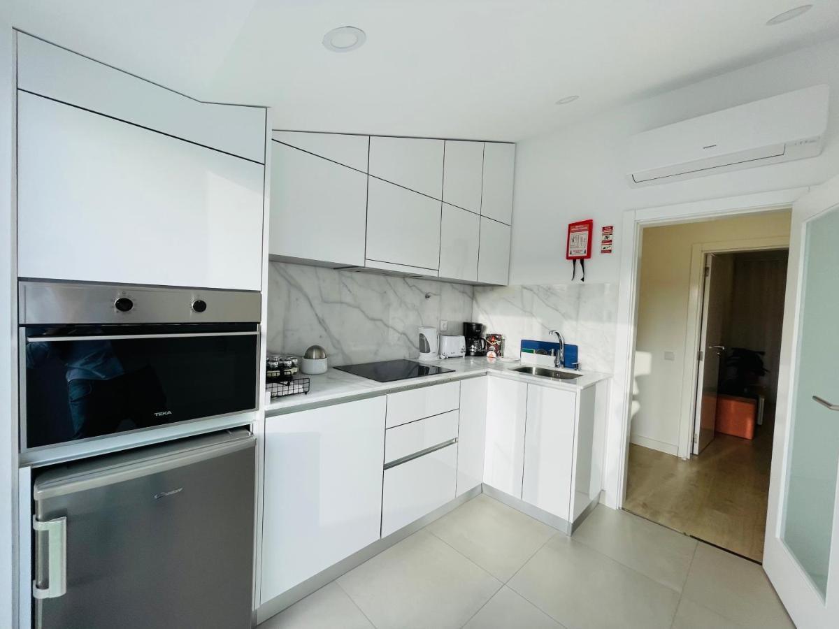 Central Tiled Apartment Aveiro Buitenkant foto