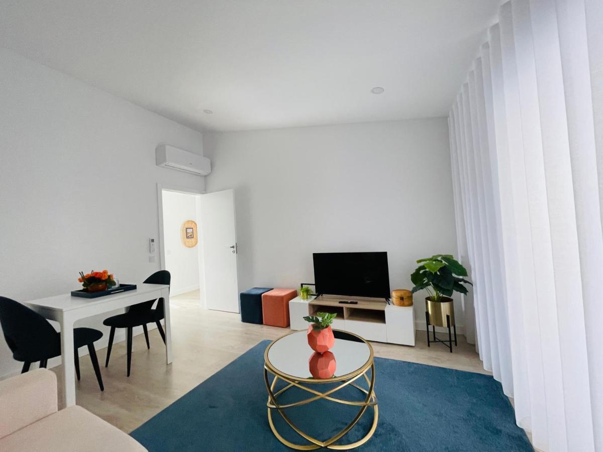Central Tiled Apartment Aveiro Buitenkant foto