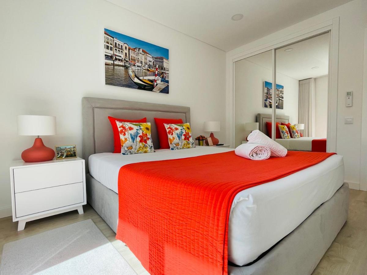Central Tiled Apartment Aveiro Buitenkant foto