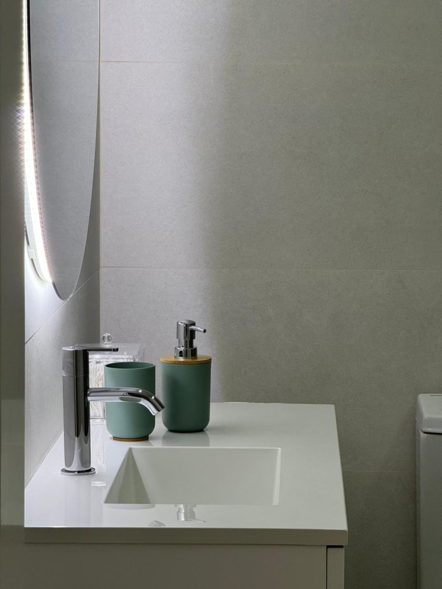 Central Tiled Apartment Aveiro Buitenkant foto