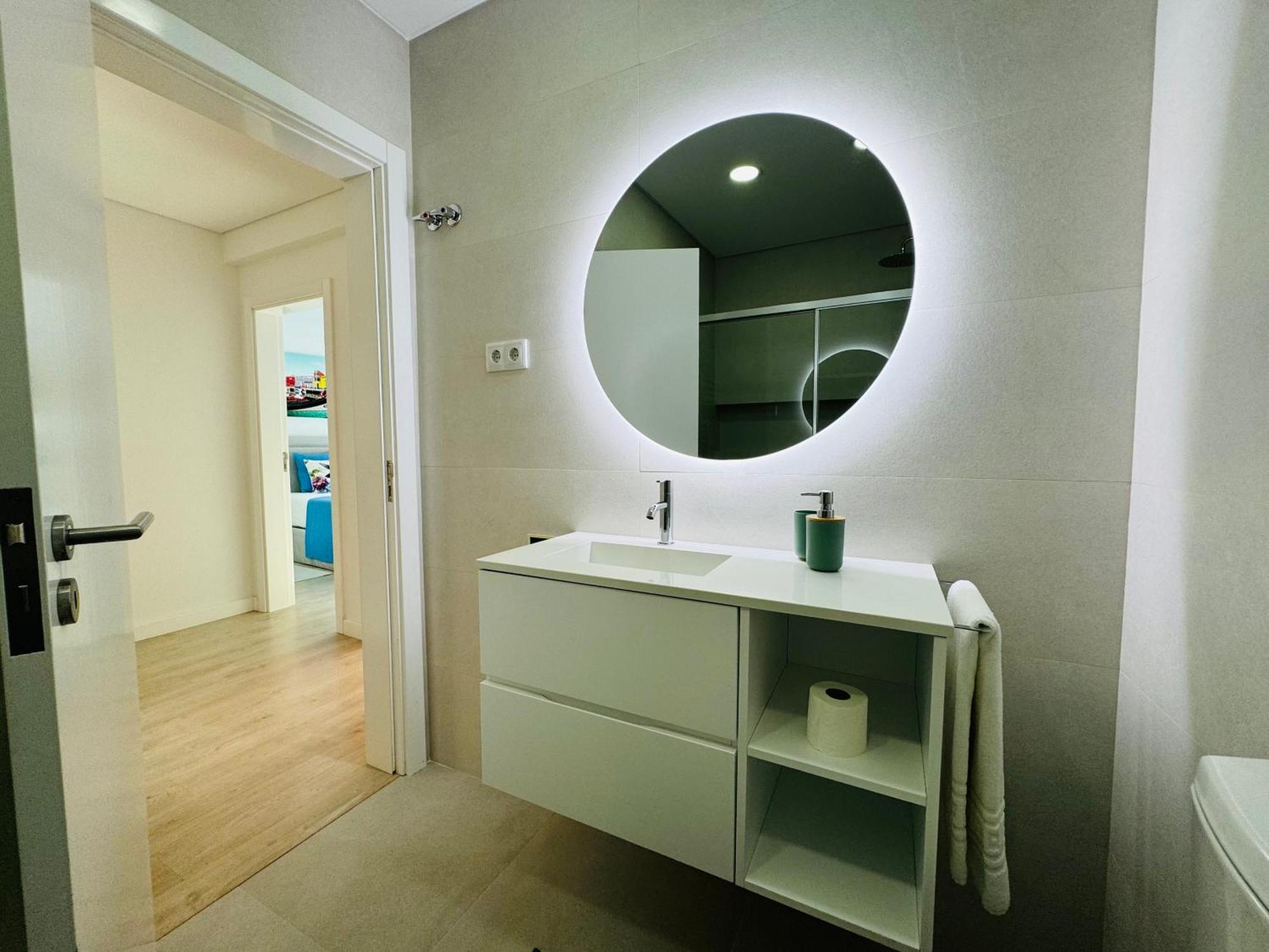 Central Tiled Apartment Aveiro Buitenkant foto